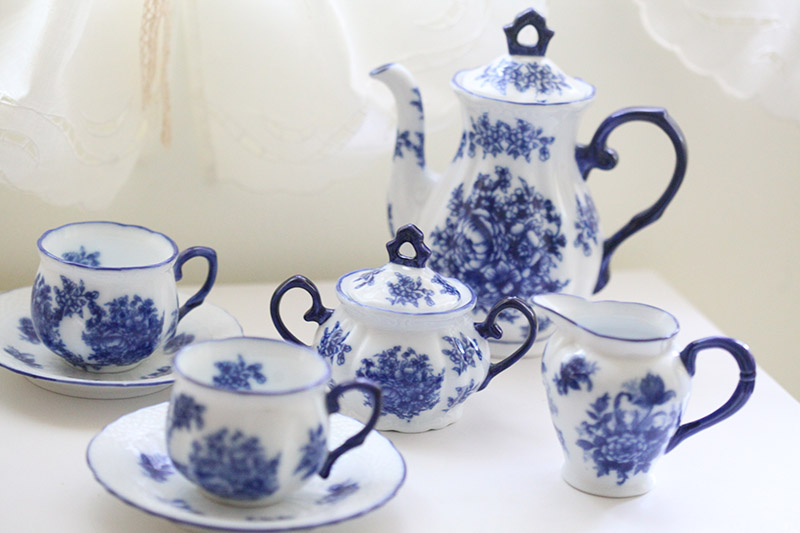 Korean Tea Set - Teko, cangkir, piring, dan teko susu